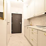 Krzemieniecka 8 Metro Slodowiec By Perfect Apartmán